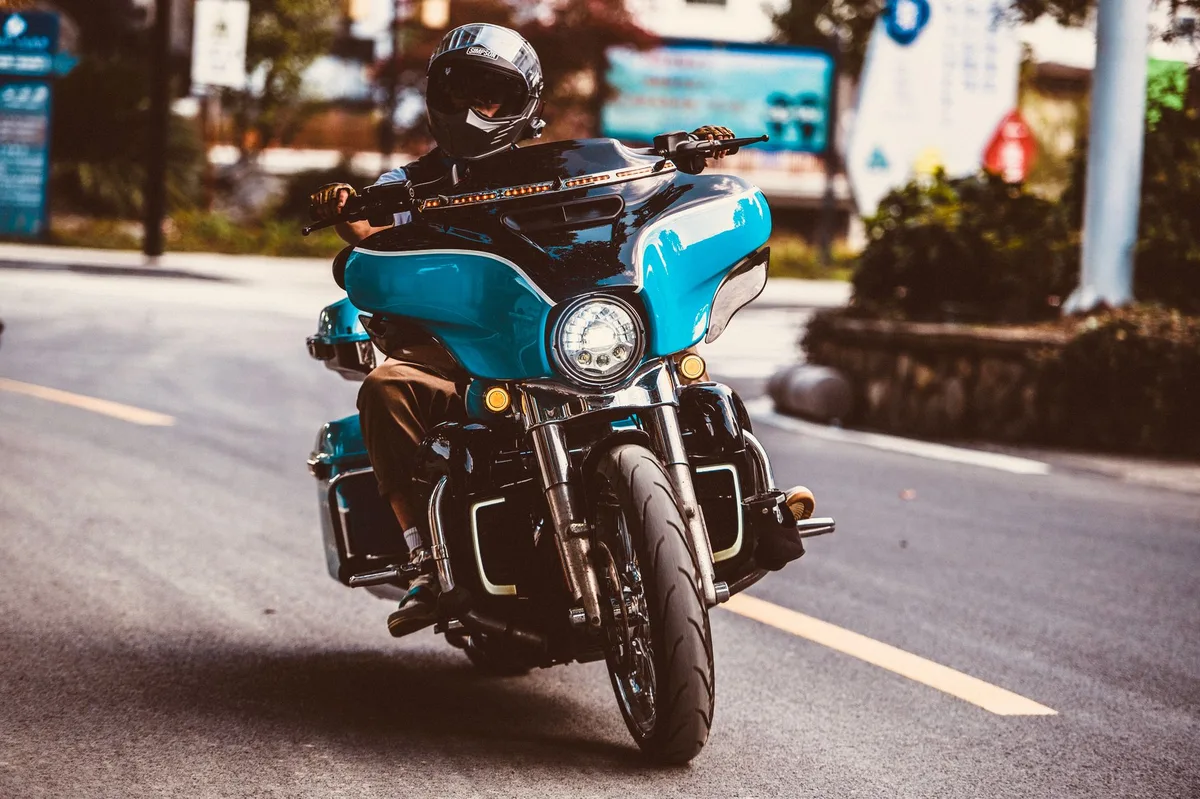 AGM and lithium motorcycle battery comparison
