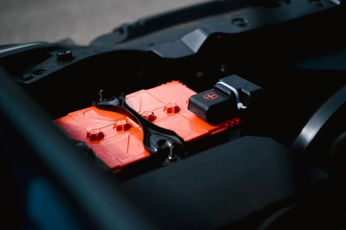 AGM vs flooded car battery