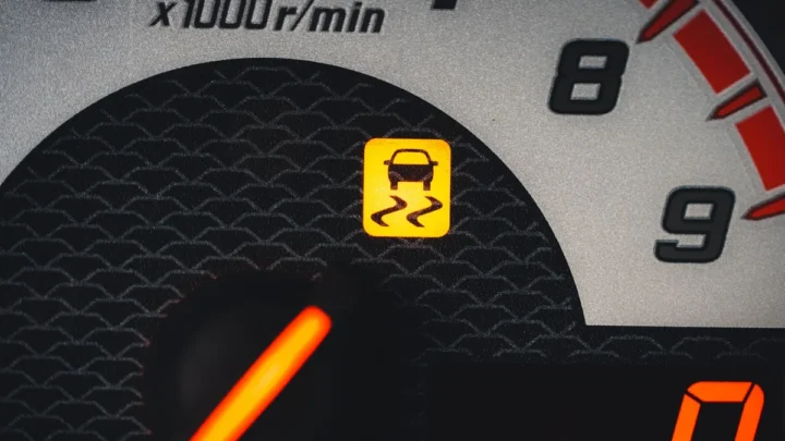 Car Battery Light On While Driving: Causes & Fixes