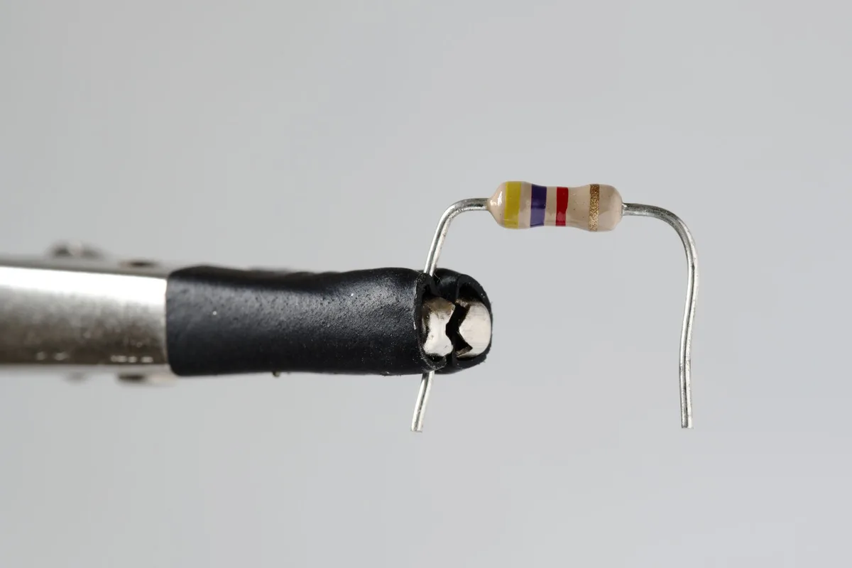 clamp meter measuring current