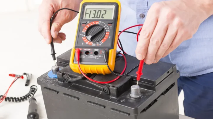 Car Battery Voltage Fluctuating While Driving: Causes
