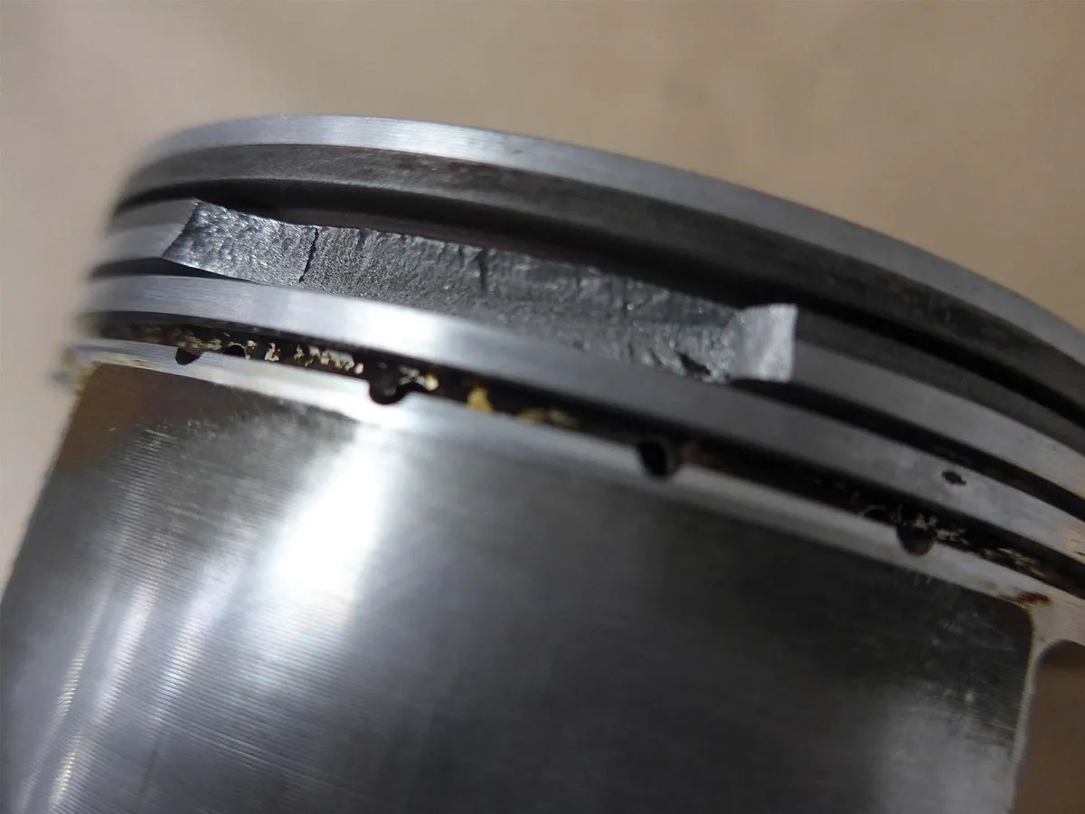 engine piston low-speed pre-ignition damage